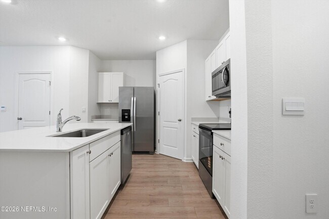 Building Photo - 32 Pasadena Dr