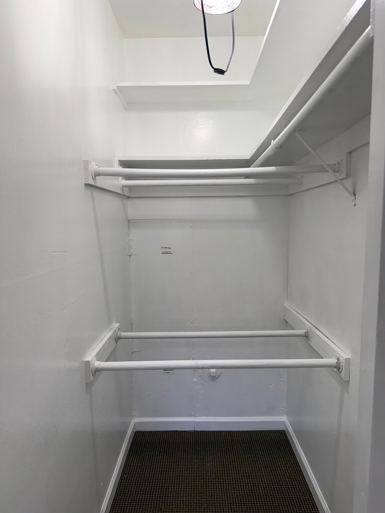 Walk-in Closet - 1586 Albatross Dr