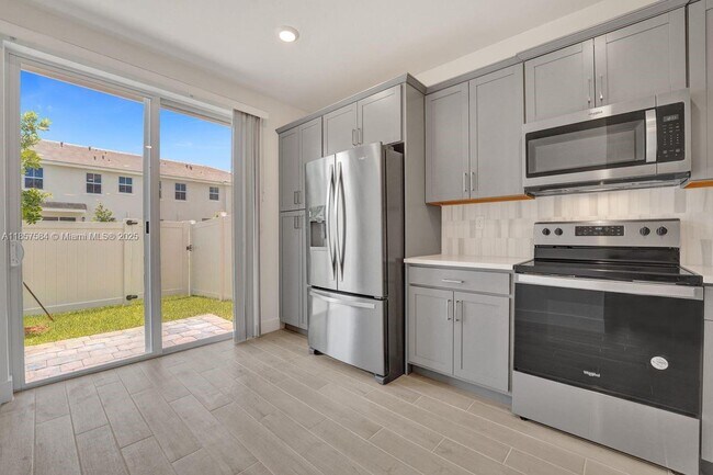 Building Photo - 133 SW 171st Ave