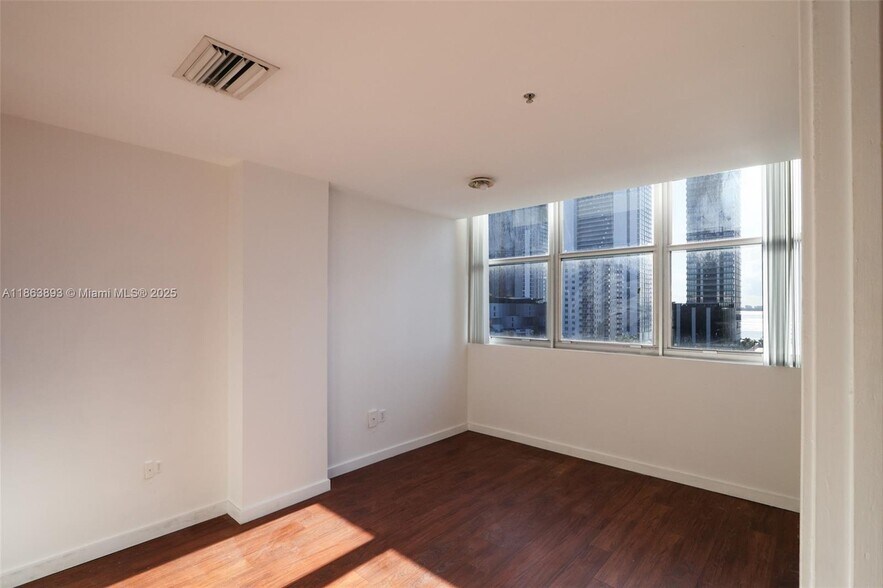 Building Photo - 2200 NE 4th Ave