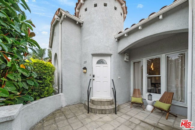 Building Photo - 205 S Hamel Dr