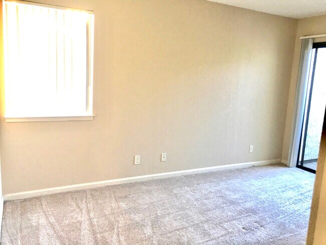 3rd bedroom - 880 E Fremont Ave