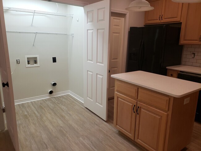 Building Photo - 1301 Treasure Cove