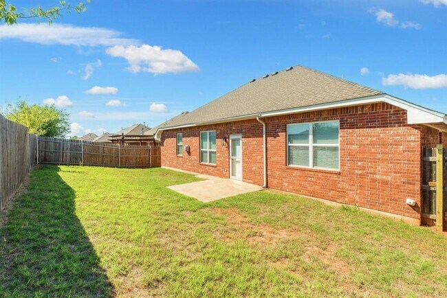 Building Photo - 3104 Loren Dr
