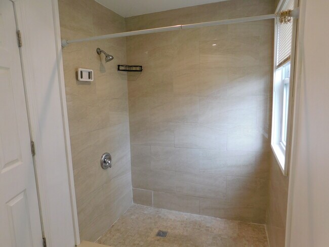 Building Photo - 768 Norman St