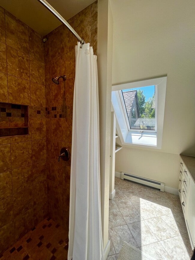 Building Photo - Executive Rental on Riverside Country Club...