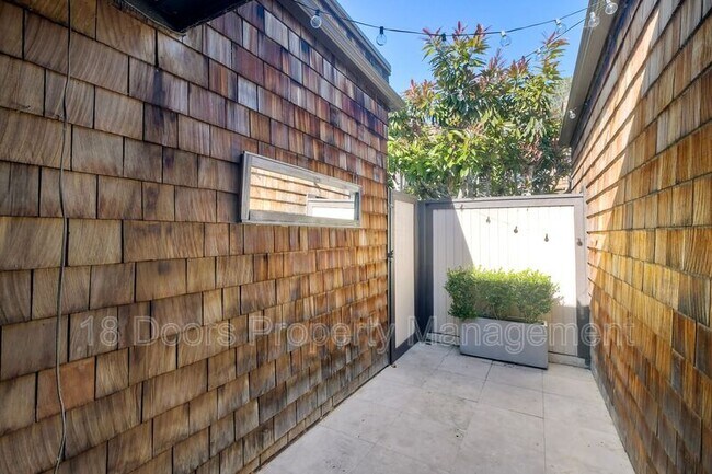 Building Photo - 2239 Del Mar Scenic Pkwy