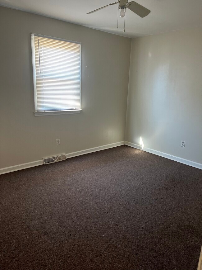 Building Photo - 319 Britton St