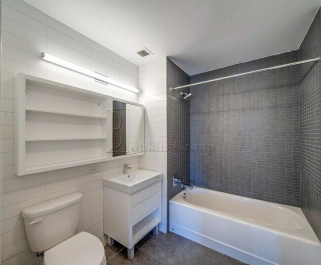 Building Photo - 0 bedroom in Queens NY 11106