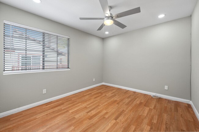 Building Photo - 850 Tamayo Dr