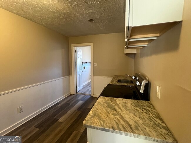 Building Photo - 2 7th St