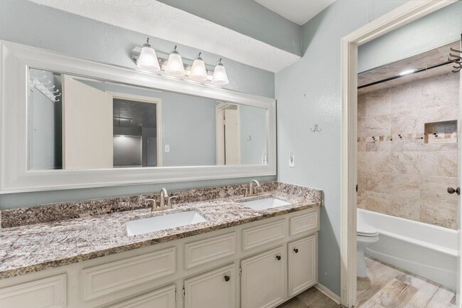 Building Photo - 3318 Candlelon Dr