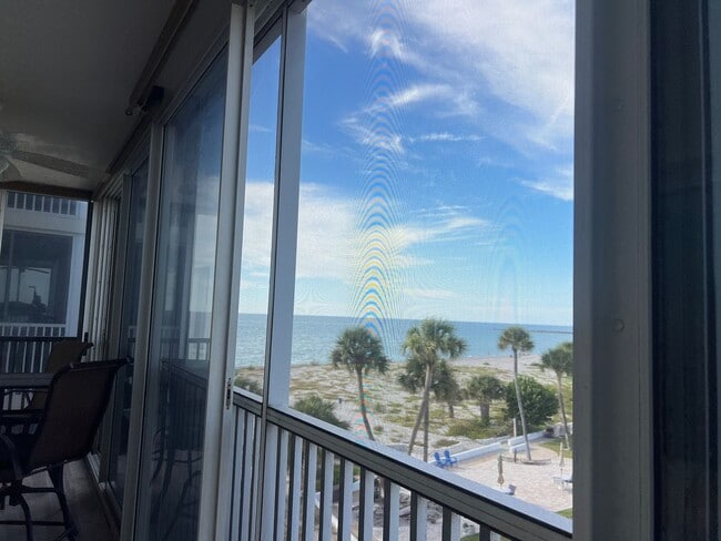 Building Photo - NEW PRICE! 2BD/2BA with Detached Carport on Venice Island!