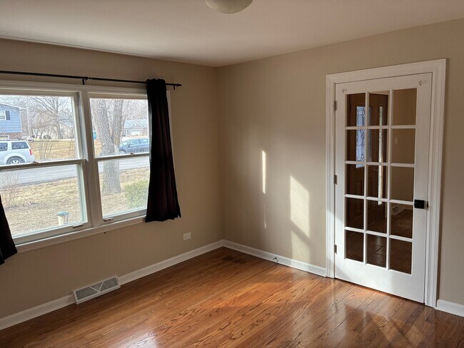 Building Photo - 127 Hickory Rd