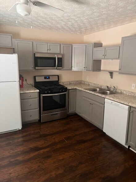 Building Photo - 140 Hunters Ln
