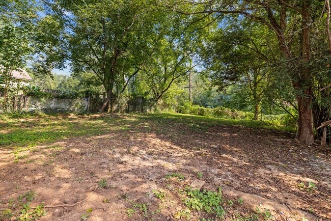 Building Photo - Newly Renovated 3 Bedroom 2 Bathroom Home