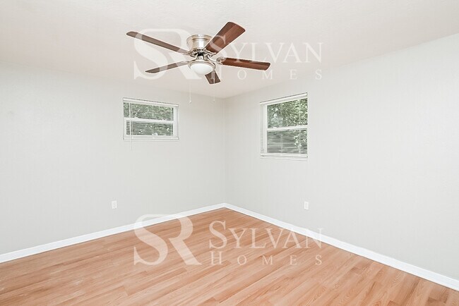 Building Photo - The living is easy in this 3 bedroom, 1 bathroom home