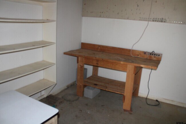 Building Photo - 713 Meadow Creek Dr