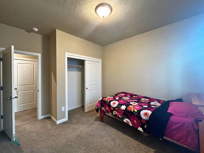 Building Photo - Single-family Home for Rent
