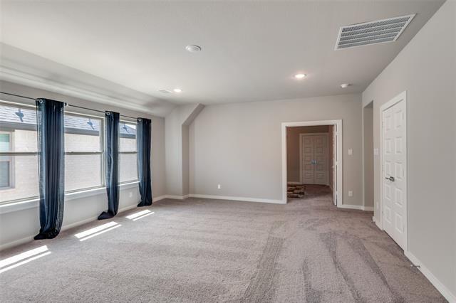 Building Photo - 352 Community Dr