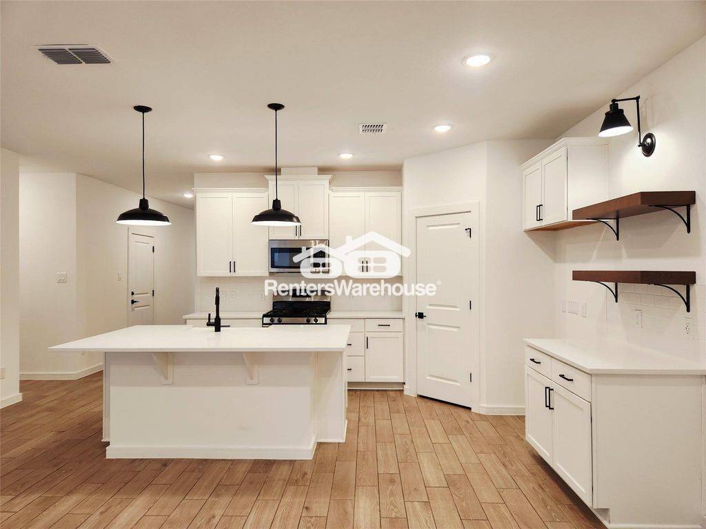 Building Photo - 8430 Bay Rdg Cir