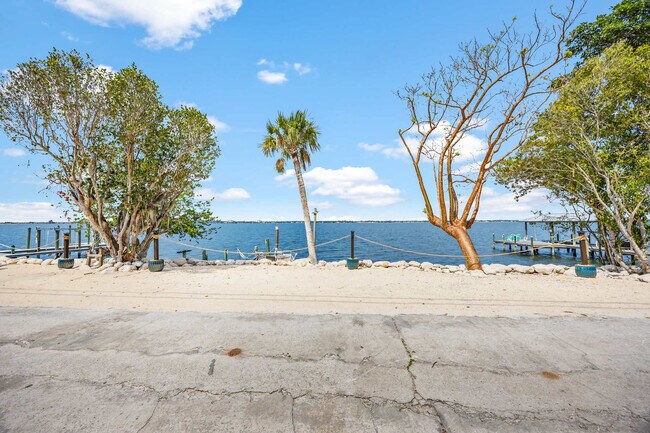 Building Photo - 11560 Dragon Point Dr