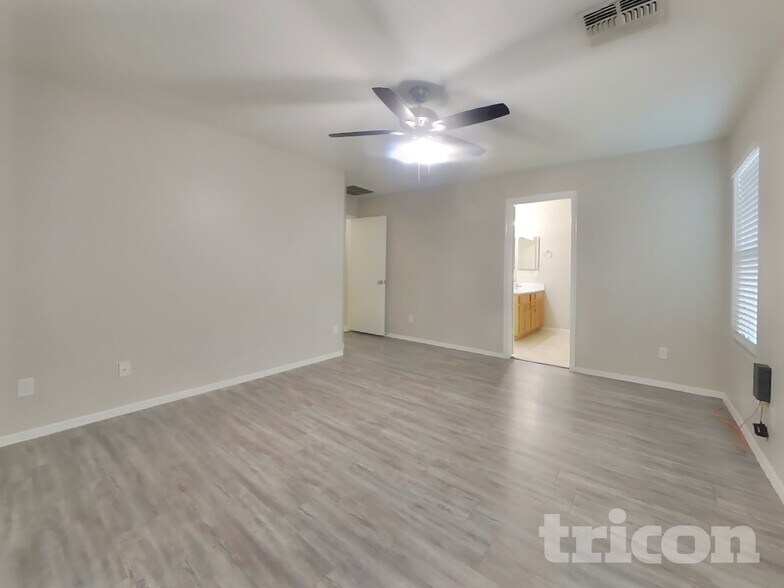 Building Photo - 15456 W Desert Mirage Dr