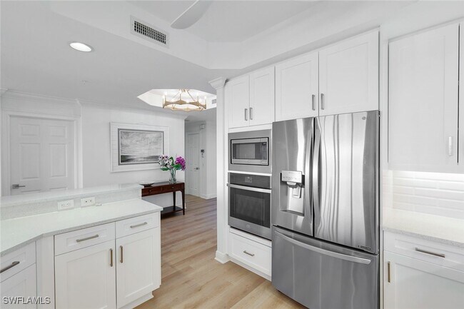 Building Photo - 425 Cove Tower Dr