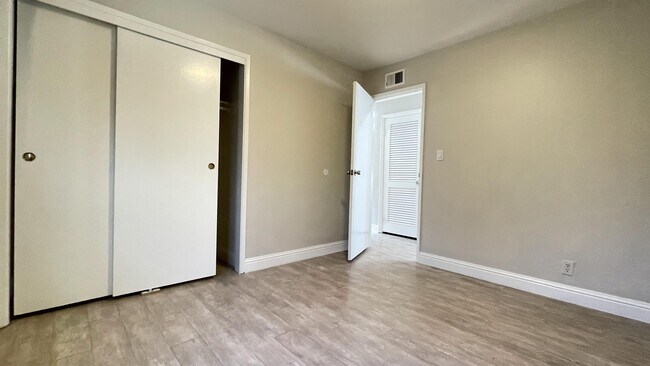 Building Photo - 3713 Justine Dr