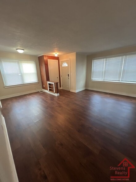 Building Photo - 1070 Brown Ave
