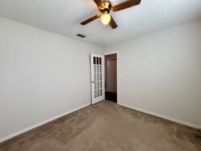 Building Photo - 312 Turtle Dove Dr