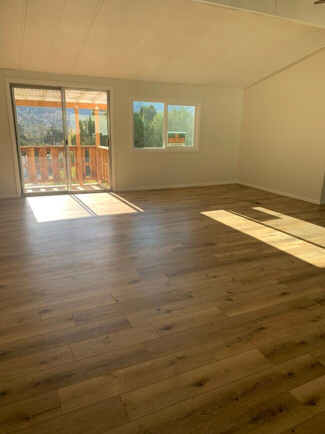 Building Photo - 523 Piute St