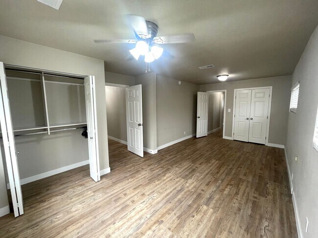 Building Photo - Completely Remodeled Single-Family Home for Rent in Kennewick, WA!