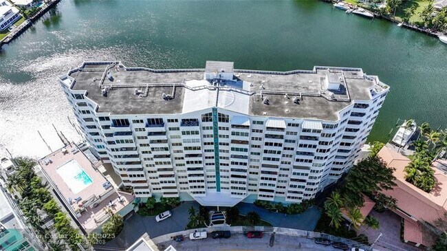 Building Photo - 333 Sunset Dr
