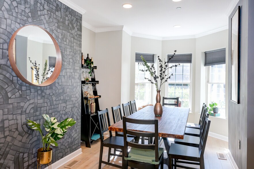 Dining Area - 1337 Harvard St NW
