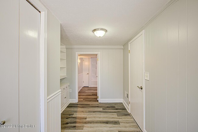 Building Photo - Dellwood Dr.