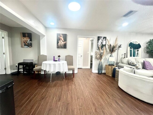 Building Photo - 945 Chevy Chase St NW