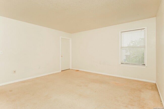 Building Photo - 5915 Iris Isle