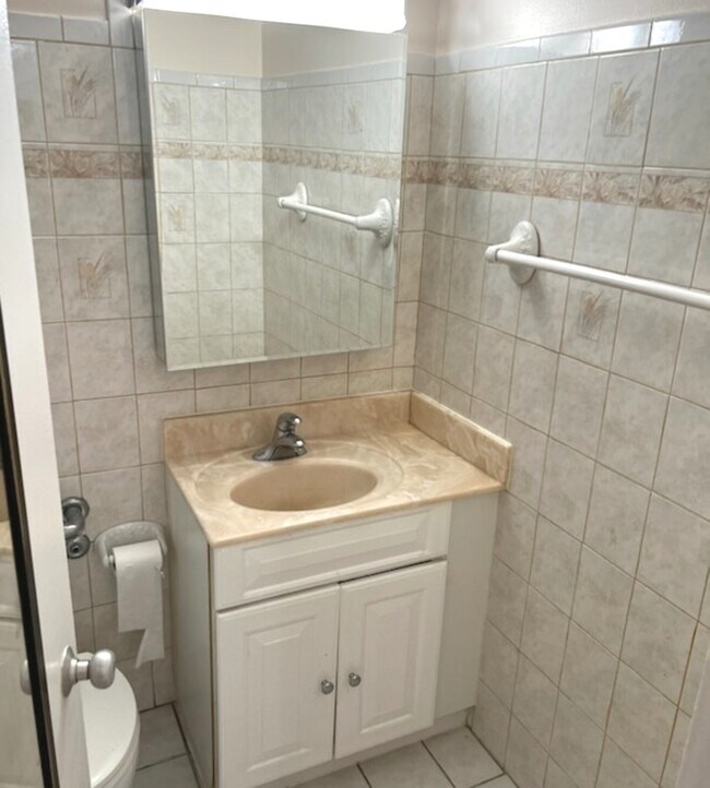 Building Photo - 1401 E 55th St