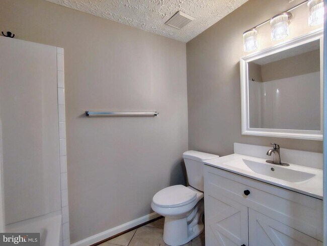 Building Photo - 12407 Hickory Tree Way