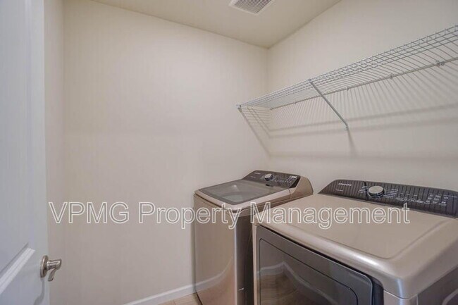 Building Photo - 7104 NE 155th Pl