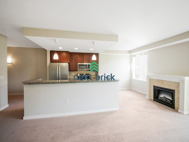 Building Photo - 1 Bed and 1 Bath Stunning Redmond DT Condo...