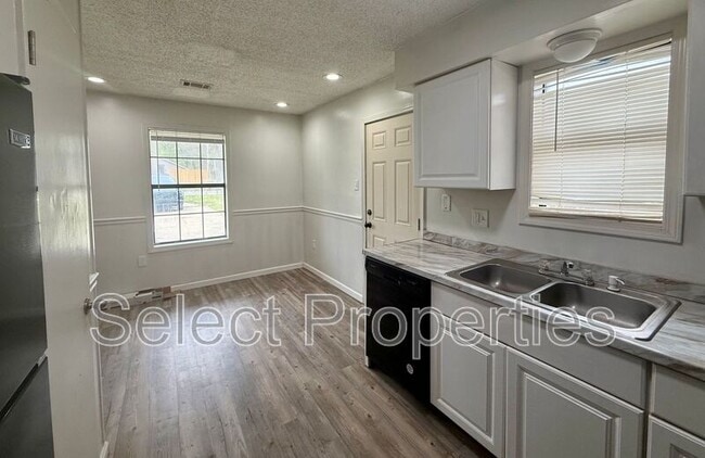 Building Photo - 1618 W Matthews Ave