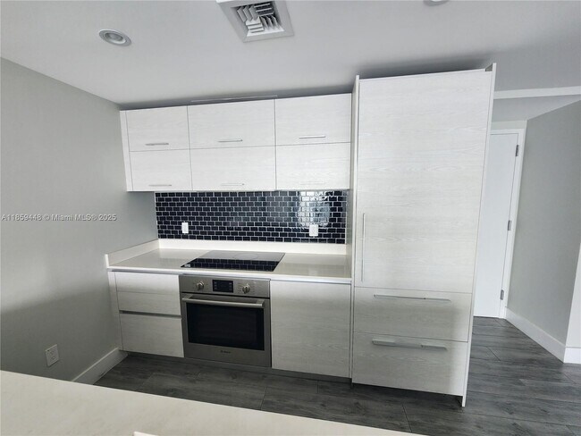 Building Photo - 1300 S Miami Ave
