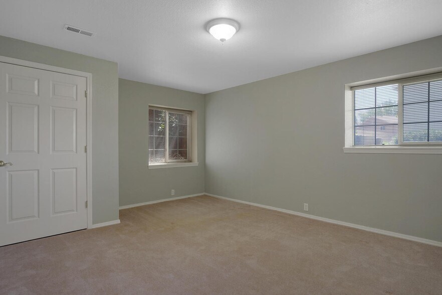 Building Photo - 2310 Elite Terrace