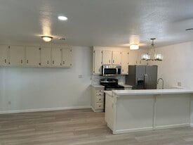 Building Photo - 434 S Lincoln Way