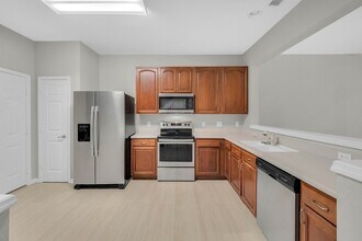 Building Photo - Stonebridge Lakes - 6302 DD 102