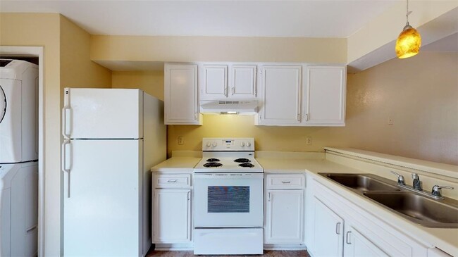 Building Photo - 305 Manuel Dr
