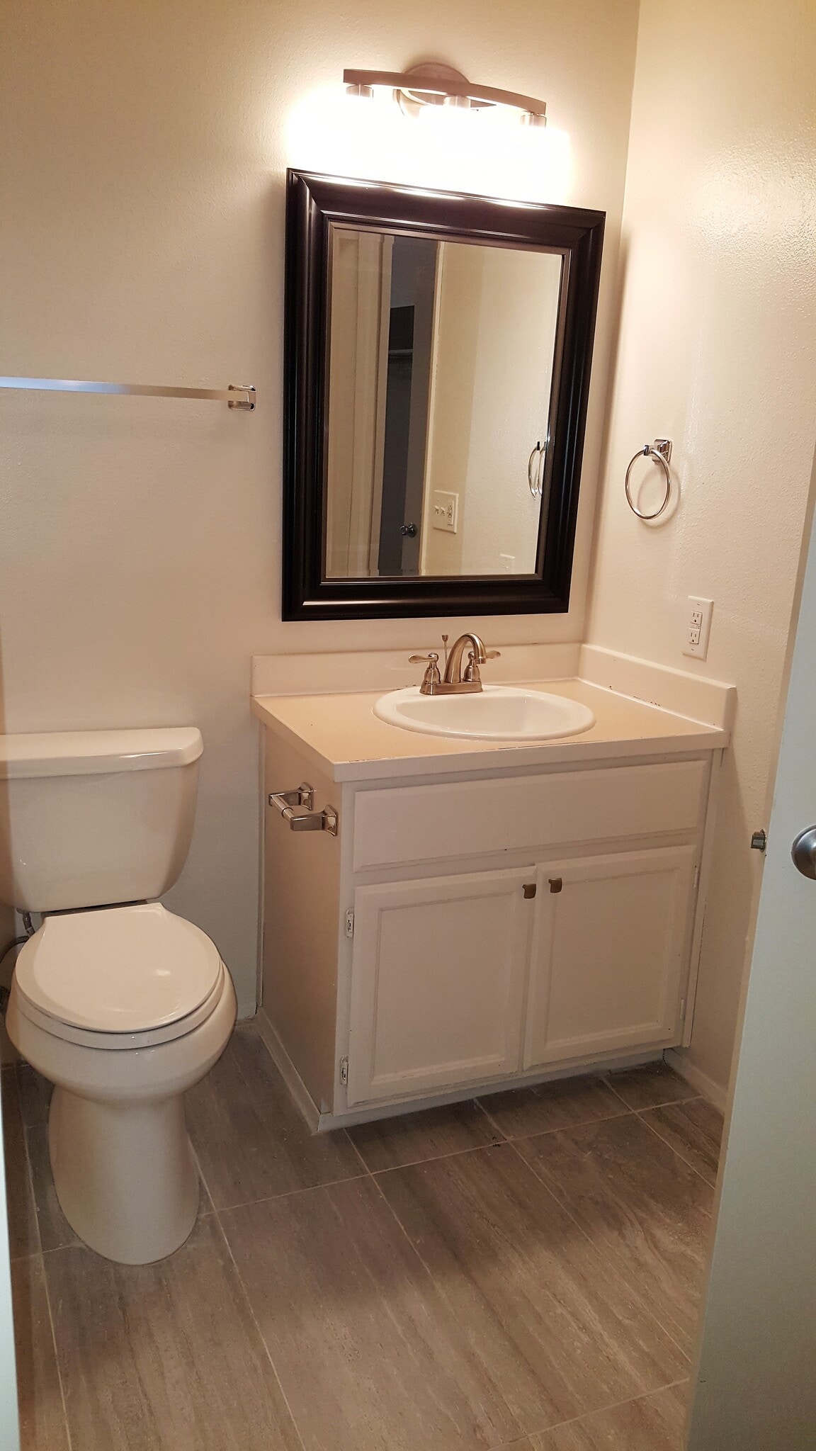 Upstairs master bathroom - 3410 Morrison Road West