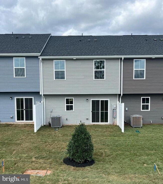 Building Photo - 2737 Apricot Dr